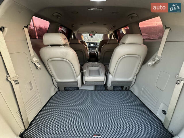 Сірий Кіа Карнівал, об'ємом двигуна 2.2 л та пробігом 187 тис. км за 17400 $, фото 18 на Automoto.ua