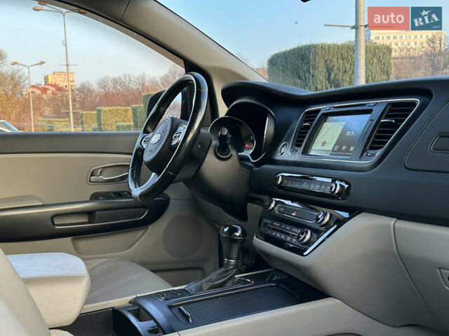 Сірий Кіа Карнівал, об'ємом двигуна 2.2 л та пробігом 187 тис. км за 17400 $, фото 10 на Automoto.ua