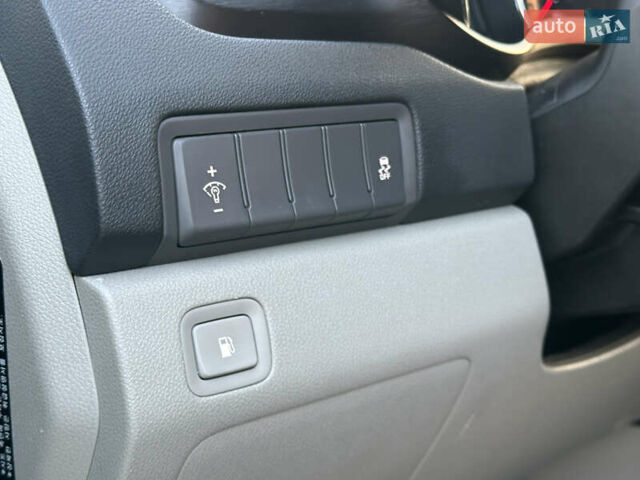 Сірий Кіа Карнівал, об'ємом двигуна 2.2 л та пробігом 187 тис. км за 17400 $, фото 16 на Automoto.ua