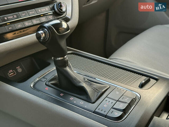 Сірий Кіа Карнівал, об'ємом двигуна 2.2 л та пробігом 187 тис. км за 17400 $, фото 23 на Automoto.ua