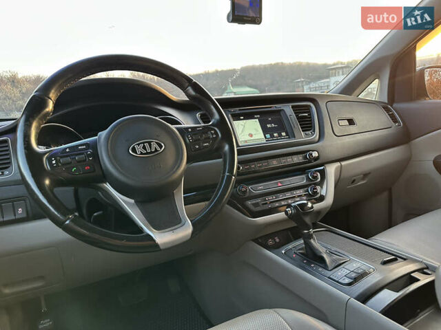 Сірий Кіа Карнівал, об'ємом двигуна 2.2 л та пробігом 187 тис. км за 17400 $, фото 11 на Automoto.ua
