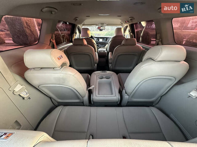 Сірий Кіа Карнівал, об'ємом двигуна 2.2 л та пробігом 187 тис. км за 17400 $, фото 22 на Automoto.ua