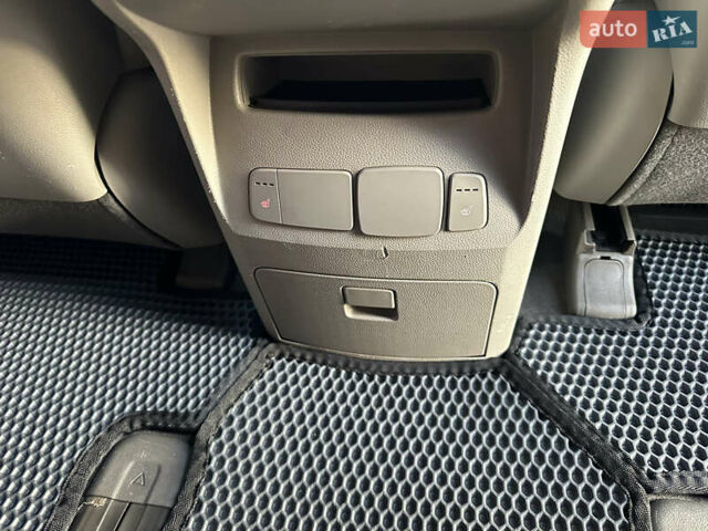 Сірий Кіа Карнівал, об'ємом двигуна 2.2 л та пробігом 187 тис. км за 17400 $, фото 19 на Automoto.ua