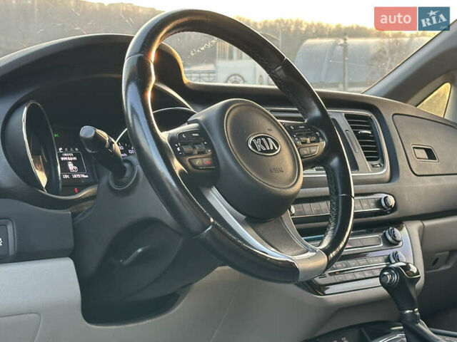 Сірий Кіа Карнівал, об'ємом двигуна 2.2 л та пробігом 187 тис. км за 17400 $, фото 7 на Automoto.ua