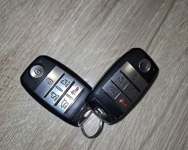 Серый Киа Карнивал, объемом двигателя 2.2 л и пробегом 83 тыс. км за 27000 $, фото 8 на Automoto.ua