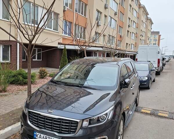 Серый Киа Карнивал, объемом двигателя 2.2 л и пробегом 83 тыс. км за 27500 $, фото 1 на Automoto.ua