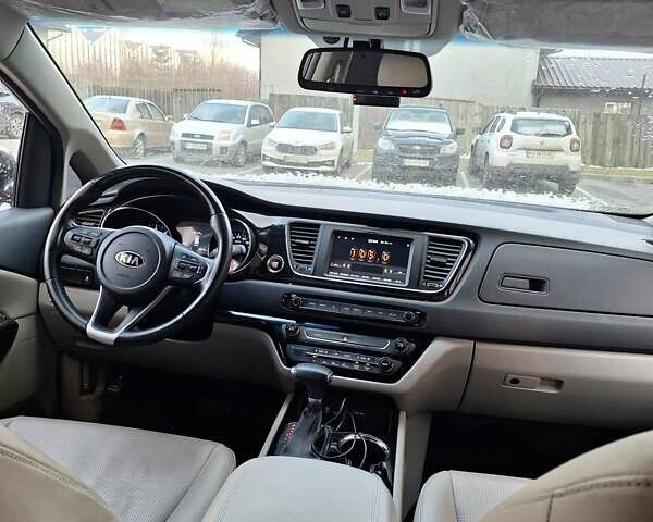 Серый Киа Карнивал, объемом двигателя 2.2 л и пробегом 83 тыс. км за 27000 $, фото 68 на Automoto.ua