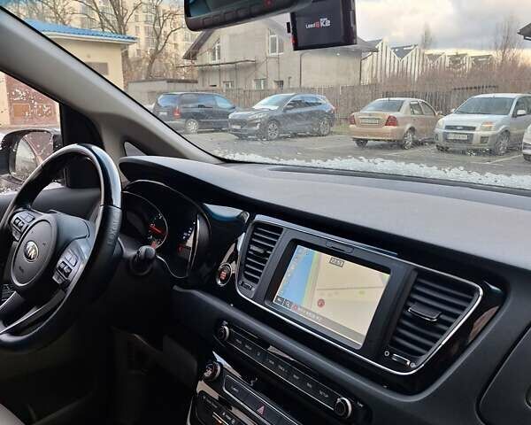 Серый Киа Карнивал, объемом двигателя 2.2 л и пробегом 83 тыс. км за 27000 $, фото 67 на Automoto.ua