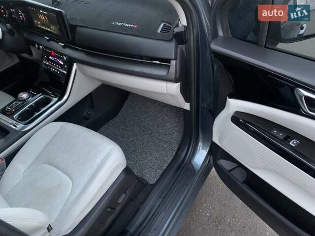 Серый Киа Карнивал, объемом двигателя 2.15 л и пробегом 81 тыс. км за 30950 $, фото 7 на Automoto.ua