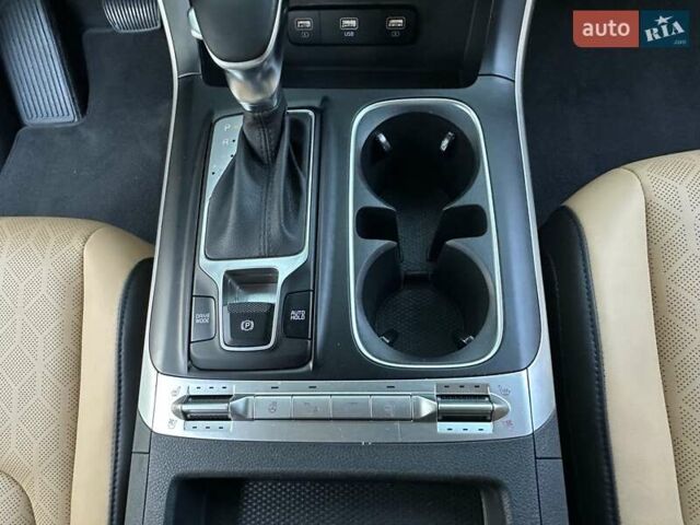 Серый Киа Карнивал, объемом двигателя 2.15 л и пробегом 186 тыс. км за 31500 $, фото 21 на Automoto.ua