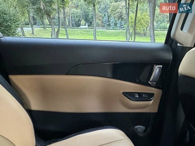 Серый Киа Карнивал, объемом двигателя 2.15 л и пробегом 186 тыс. км за 31500 $, фото 63 на Automoto.ua