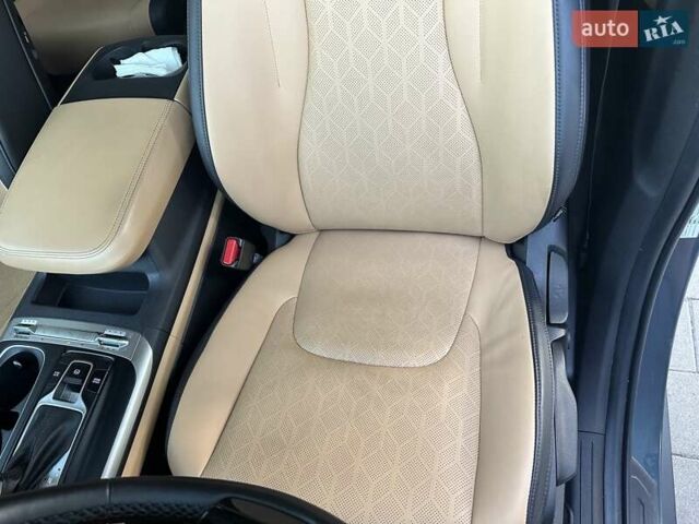 Серый Киа Карнивал, объемом двигателя 2.15 л и пробегом 186 тыс. км за 31500 $, фото 26 на Automoto.ua