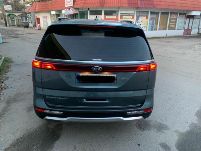 Серый Киа Карнивал, объемом двигателя 2.2 л и пробегом 81 тыс. км за 30900 $, фото 3 на Automoto.ua