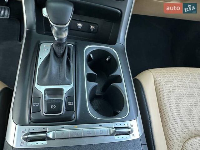Серый Киа Карнивал, объемом двигателя 2.15 л и пробегом 186 тыс. км за 31500 $, фото 50 на Automoto.ua