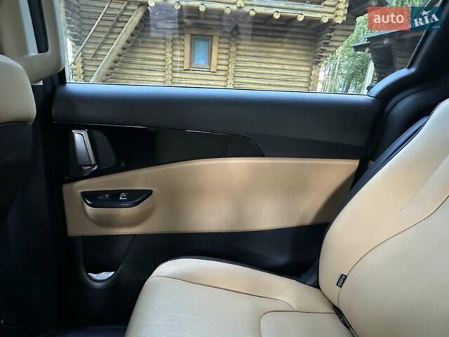 Серый Киа Карнивал, объемом двигателя 2.15 л и пробегом 186 тыс. км за 31500 $, фото 64 на Automoto.ua