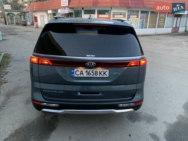 Серый Киа Карнивал, объемом двигателя 2.15 л и пробегом 81 тыс. км за 30950 $, фото 4 на Automoto.ua