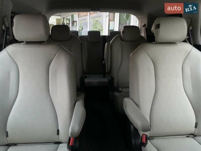 Серый Киа Карнивал, объемом двигателя 2.15 л и пробегом 81 тыс. км за 30950 $, фото 22 на Automoto.ua