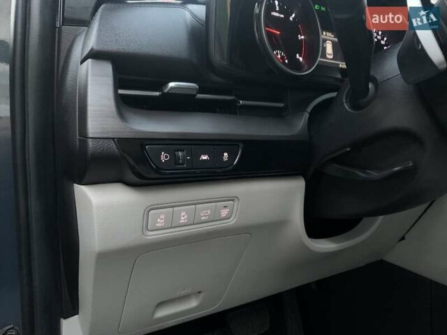 Серый Киа Карнивал, объемом двигателя 2.15 л и пробегом 81 тыс. км за 30950 $, фото 9 на Automoto.ua