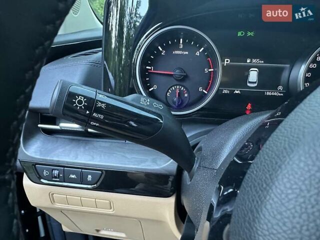 Серый Киа Карнивал, объемом двигателя 2.15 л и пробегом 186 тыс. км за 31500 $, фото 79 на Automoto.ua