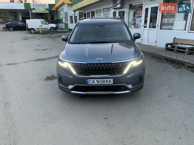 Серый Киа Карнивал, объемом двигателя 2.15 л и пробегом 81 тыс. км за 30950 $, фото 1 на Automoto.ua