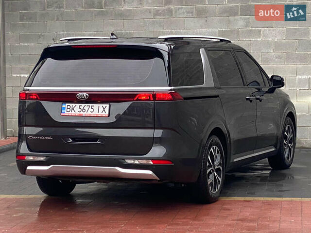 Серый Киа Карнивал, объемом двигателя 2.2 л и пробегом 147 тыс. км за 35500 $, фото 3 на Automoto.ua