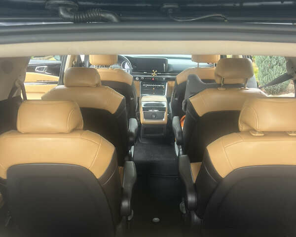 Серый Киа Карнивал, объемом двигателя 2.15 л и пробегом 79 тыс. км за 43000 $, фото 3 на Automoto.ua