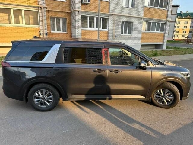 Серый Киа Карнивал, объемом двигателя 2.2 л и пробегом 153 тыс. км за 25000 $, фото 4 на Automoto.ua