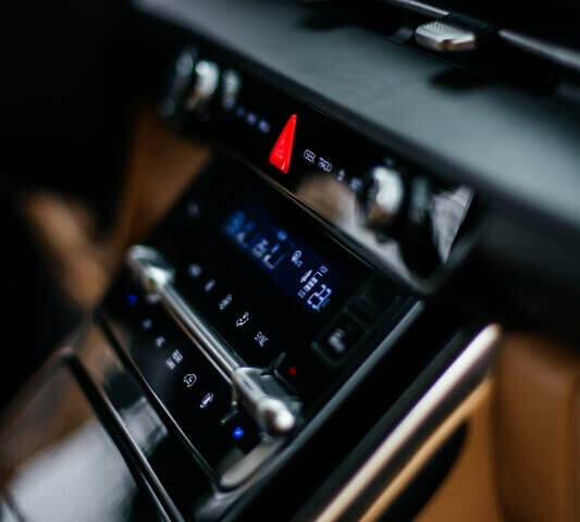 Сірий Кіа Карнівал, об'ємом двигуна 2.2 л та пробігом 147 тис. км за 33999 $, фото 59 на Automoto.ua