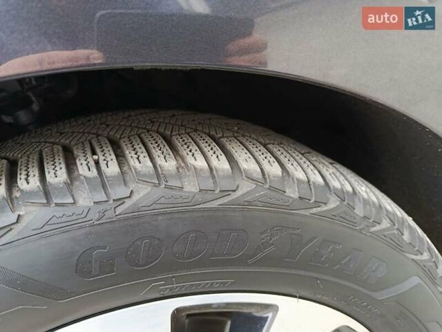 Серый Киа Карнивал, объемом двигателя 2.15 л и пробегом 90 тыс. км за 48000 $, фото 28 на Automoto.ua