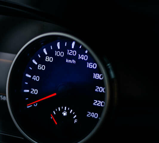 Сірий Кіа Карнівал, об'ємом двигуна 2.2 л та пробігом 147 тис. км за 33999 $, фото 56 на Automoto.ua