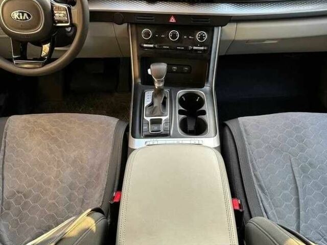 Серый Киа Карнивал, объемом двигателя 2.2 л и пробегом 153 тыс. км за 25000 $, фото 10 на Automoto.ua