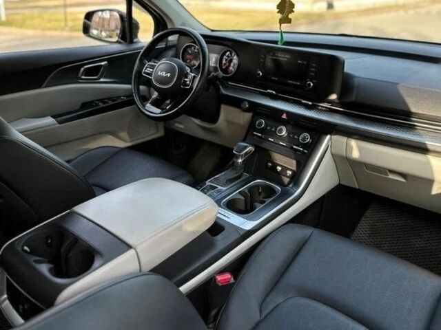 Серый Киа Карнивал, объемом двигателя 2.2 л и пробегом 78 тыс. км за 24900 $, фото 8 на Automoto.ua