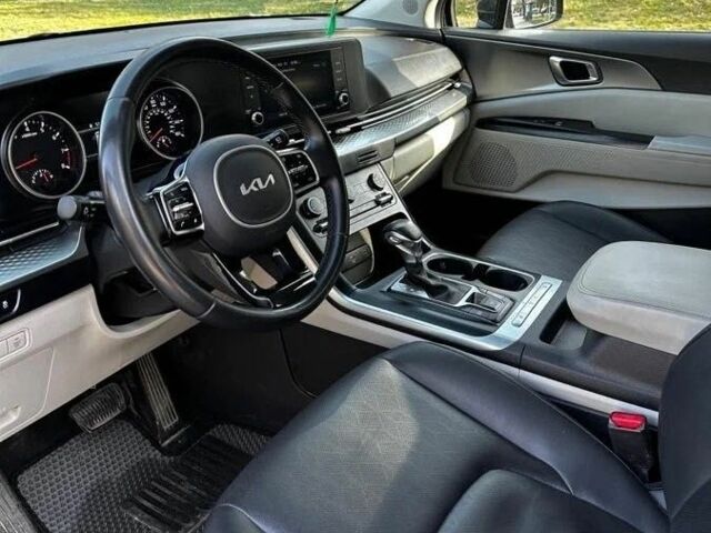 Серый Киа Карнивал, объемом двигателя 2.2 л и пробегом 78 тыс. км за 24900 $, фото 6 на Automoto.ua