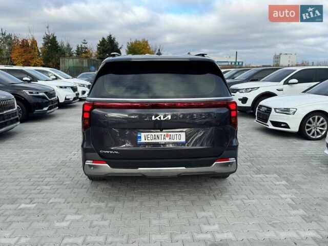 Серый Киа Карнивал, объемом двигателя 2.2 л и пробегом 12 тыс. км за 57000 $, фото 5 на Automoto.ua