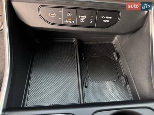 Серый Киа Карнивал, объемом двигателя 2.2 л и пробегом 12 тыс. км за 57000 $, фото 24 на Automoto.ua