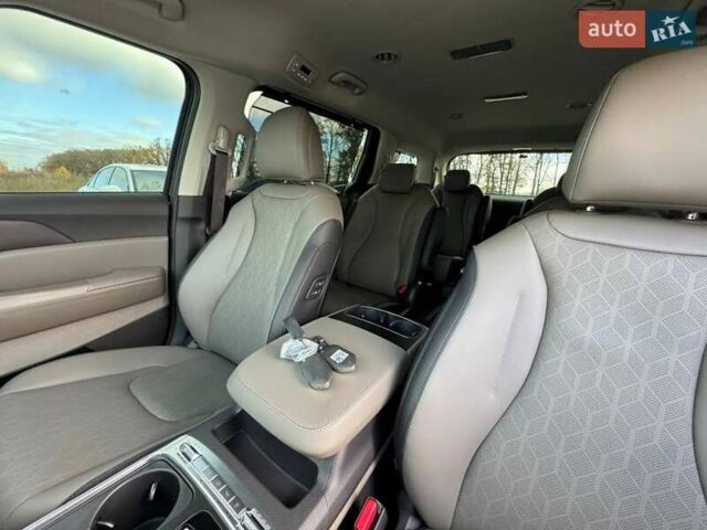 Серый Киа Карнивал, объемом двигателя 2.2 л и пробегом 12 тыс. км за 57000 $, фото 32 на Automoto.ua