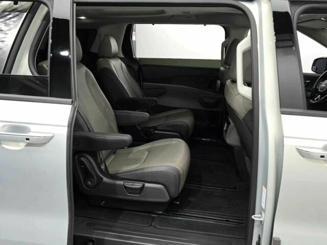 Сірий Кіа Карнівал, об'ємом двигуна 2.2 л та пробігом 9 тис. км за 35000 $, фото 8 на Automoto.ua