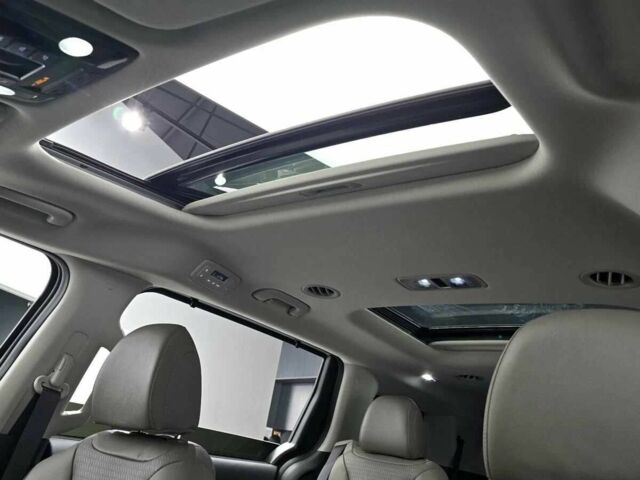 Сірий Кіа Карнівал, об'ємом двигуна 2.2 л та пробігом 9 тис. км за 35000 $, фото 7 на Automoto.ua