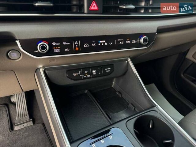 Серый Киа Карнивал, объемом двигателя 2.2 л и пробегом 12 тыс. км за 57000 $, фото 23 на Automoto.ua