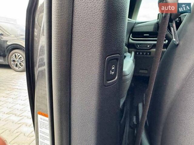 Серый Киа Карнивал, объемом двигателя 2.2 л и пробегом 12 тыс. км за 57000 $, фото 36 на Automoto.ua