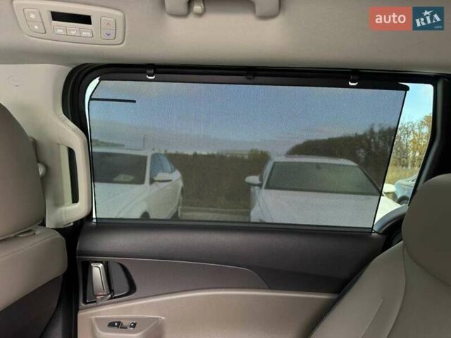 Серый Киа Карнивал, объемом двигателя 2.2 л и пробегом 12 тыс. км за 57000 $, фото 38 на Automoto.ua