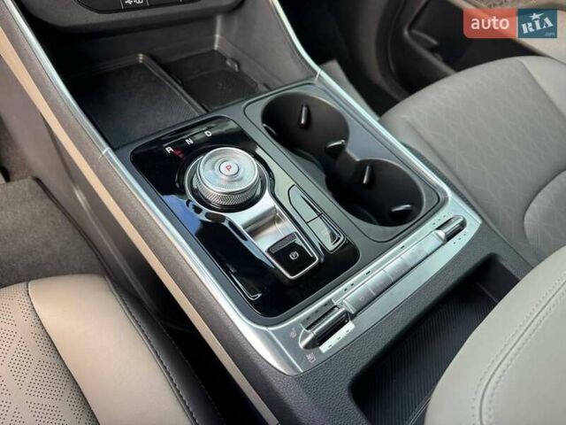 Серый Киа Карнивал, объемом двигателя 2.2 л и пробегом 12 тыс. км за 57000 $, фото 25 на Automoto.ua