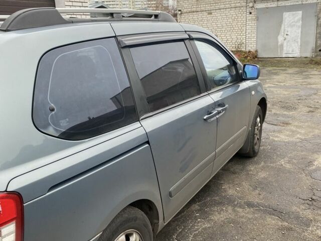 Серый Киа Карнивал, объемом двигателя 2.7 л и пробегом 365 тыс. км за 6500 $, фото 1 на Automoto.ua