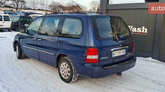 Синій Кіа Карнівал, об'ємом двигуна 2.9 л та пробігом 250 тис. км за 2200 $, фото 13 на Automoto.ua
