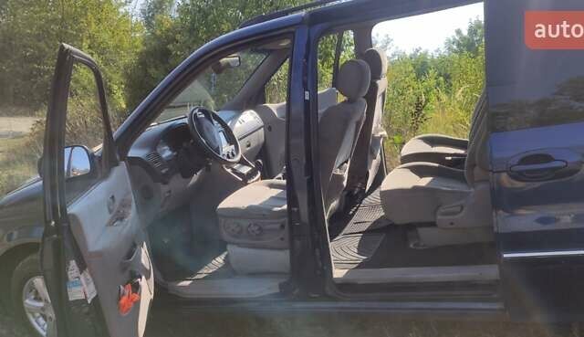 Синий Киа Карнивал, объемом двигателя 2.9 л и пробегом 221 тыс. км за 3500 $, фото 15 на Automoto.ua