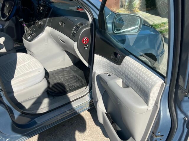 Синий Киа Карнивал, объемом двигателя 2.9 л и пробегом 350 тыс. км за 3800 $, фото 8 на Automoto.ua