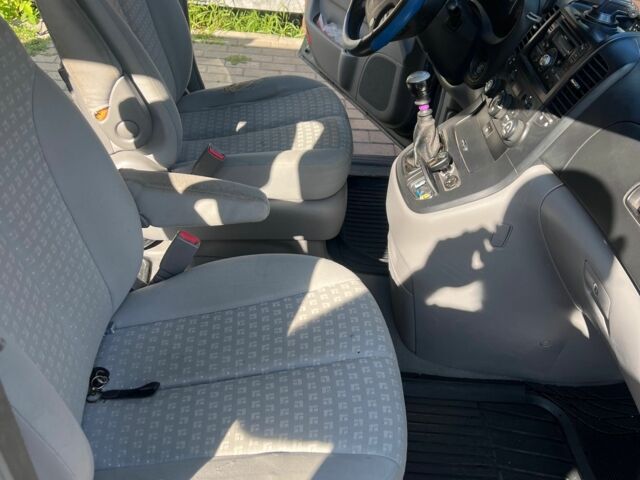 Синий Киа Карнивал, объемом двигателя 2.9 л и пробегом 350 тыс. км за 3800 $, фото 6 на Automoto.ua