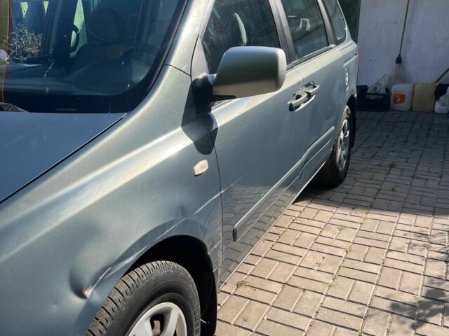 Синий Киа Карнивал, объемом двигателя 2.9 л и пробегом 350 тыс. км за 3800 $, фото 2 на Automoto.ua