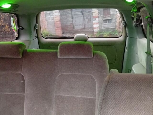 Синій Кіа Карнівал, об'ємом двигуна 0 л та пробігом 375 тис. км за 2386 $, фото 2 на Automoto.ua