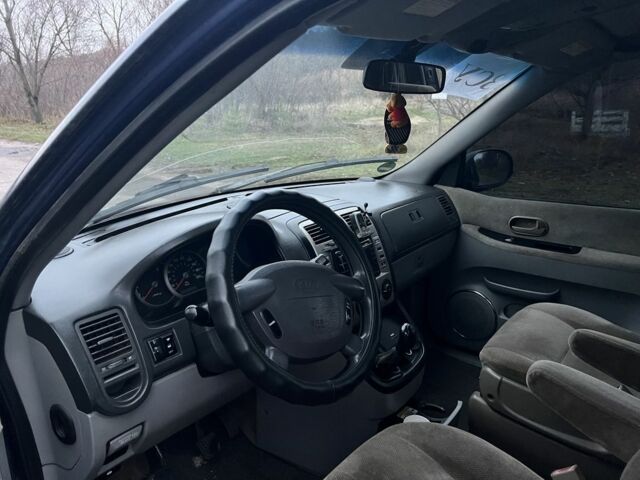 Синій Кіа Карнівал, об'ємом двигуна 2.9 л та пробігом 260 тис. км за 2900 $, фото 7 на Automoto.ua